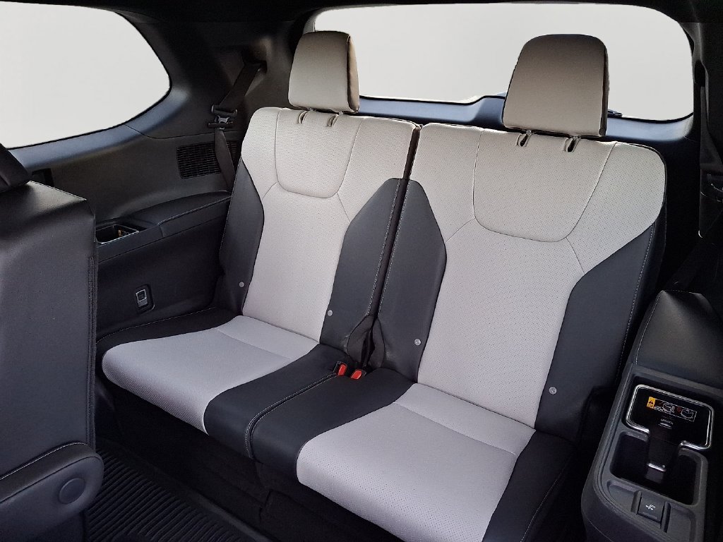 Used 2026 Lexus TX 500h AWD w/ Technology Package image 11