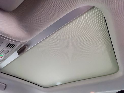 Used 2025 Volkswagen Jetta SE image 25