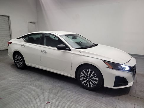 Used 2025 Nissan Altima 2.5 SV FWD image 11