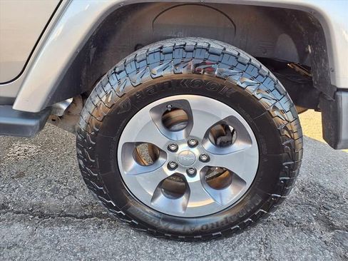 Used 2018 Jeep Wrangler Unlimited Sahara image 46