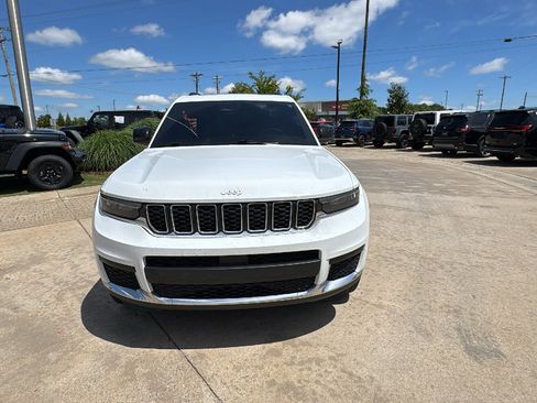 Used 2025 Jeep Grand Cherokee L Laredo AWD/4WD image 3