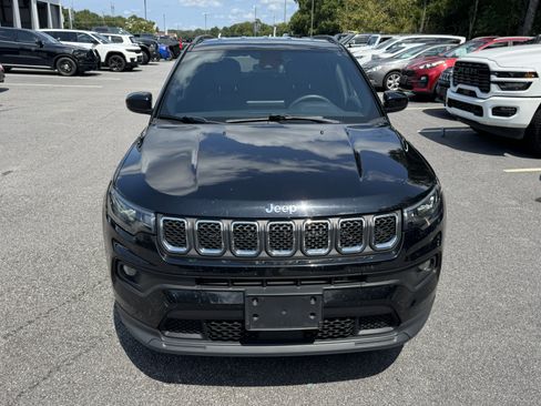 Used 2024 Jeep Compass Latitude AWD/4WD image 2