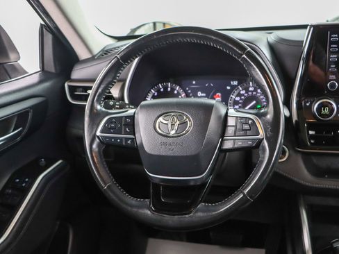 Used 2020 Toyota Highlander XLE FWD image 12