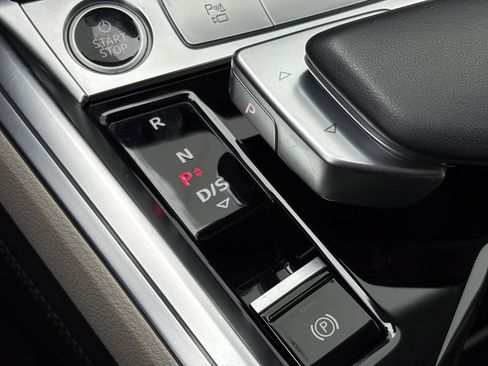 Used 2021 Audi e-tron Prestige w/ Prestige Package image 26