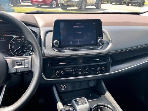 Used 2023 Nissan Rogue S AWD/4WD image 6