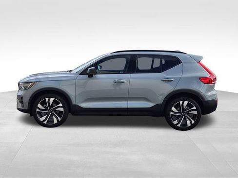 Certified 2025 Volvo XC40 B5 Ultra w/ Climate Package image 4