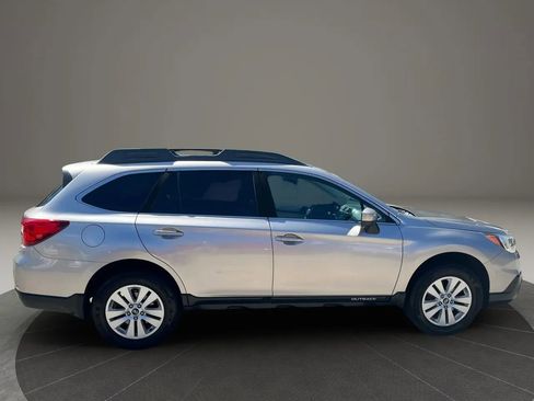 Used 2017 Subaru Outback 2.5i Premium AWD/4WD image 8