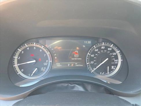 Used 2021 Toyota Highlander XLE FWD image 11
