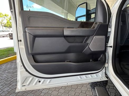 Used 2023 Ford F250 Lariat w/ Lariat Ultimate Package AWD/4WD image 40
