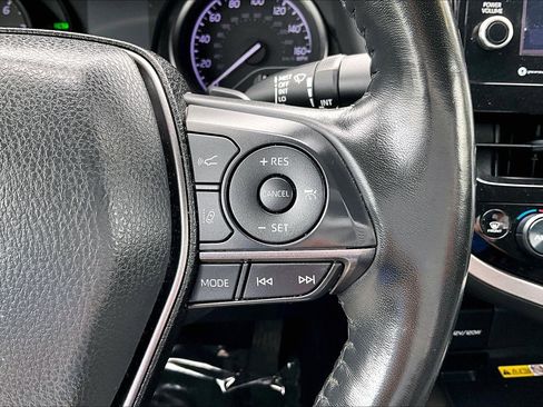 Used 2023 Toyota Camry SE w/ Cold Weather Package FWD image 18