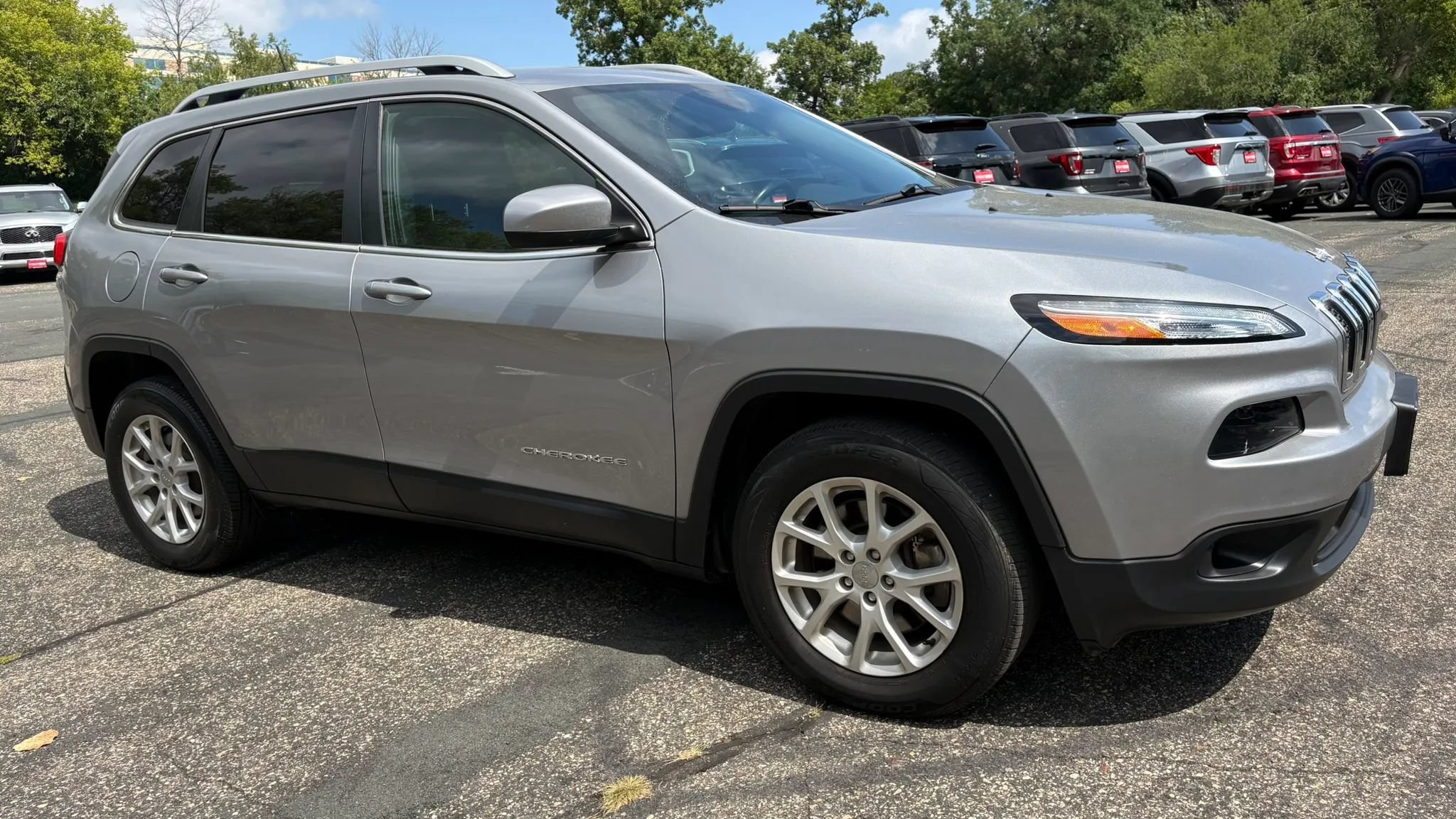 Used 2017 Jeep Cherokee Latitude AWD/4WD image 12