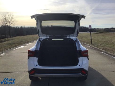 Used 2025 Chevrolet Trax LT image 5