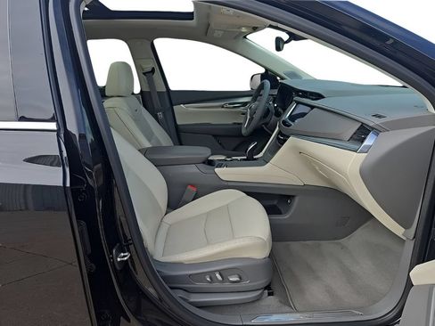 Used 2022 Cadillac XT5 Premium Luxury w/ Technology Package AWD/4WD image 21