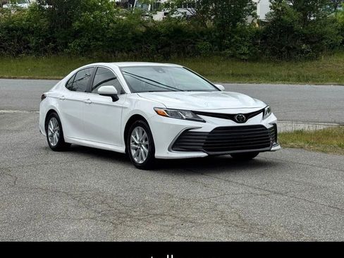Used 2022 Toyota Camry LE FWD image 1
