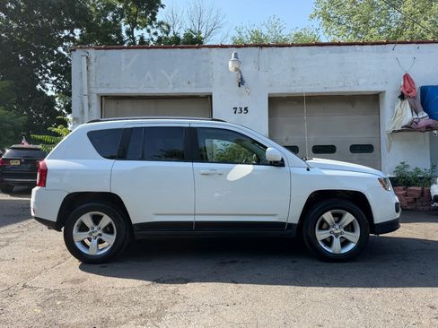 Used 2016 Jeep Compass Latitude AWD/4WD image 12