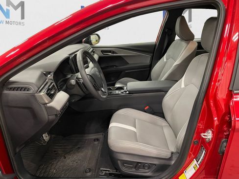 Used 2025 Toyota Camry SE FWD image 9