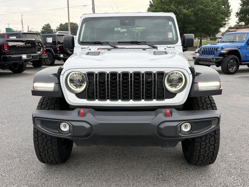 Used 2025 Jeep Wrangler Unlimited Rubicon AWD/4WD image 3