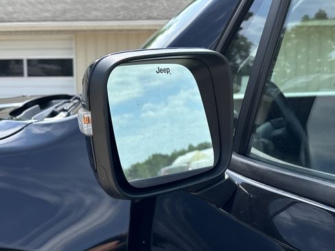 Used 2020 Jeep Renegade Altitude AWD/4WD image 7