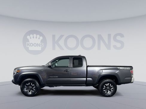 Used 2020 Toyota Tacoma TRD Off-Road AWD/4WD image 7