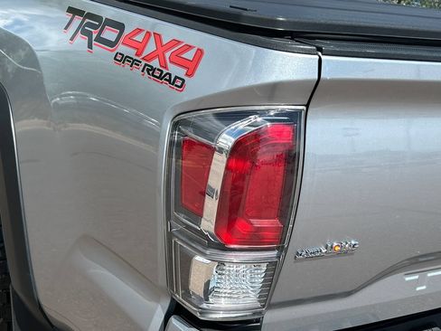 Used 2023 Toyota Tacoma TRD Off-Road w/ Technology Package AWD/4WD image 23