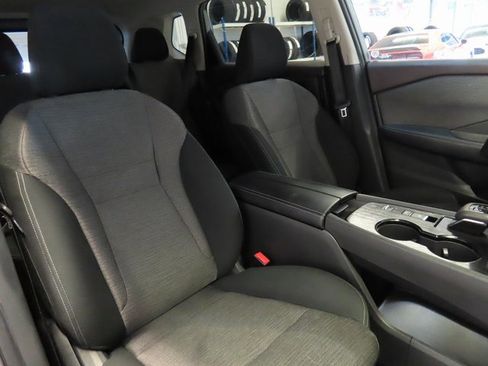 Used 2023 Nissan Rogue SV image 6