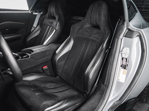 Used 2021 Aston Martin V8 Vantage Coupe image 37