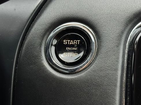 Used 2014 Jaguar XJ L Portfolio RWD image 38