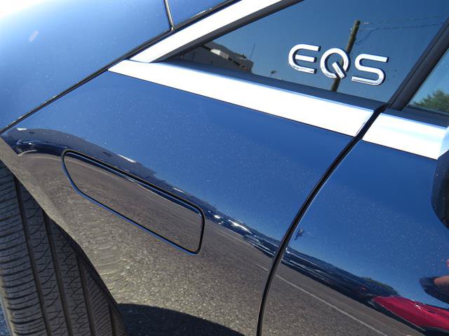 Used 2023 Mercedes-Benz EQS 580 4MATIC Sedan w/ Exclusive Trim Package image 29