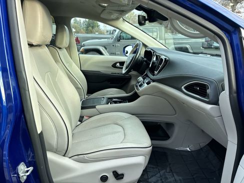 Certified 2021 Chrysler Pacifica Limited w/ Premium & Safety Sphere Group image 4