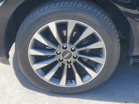 Used 2019 Lincoln Navigator Select w/ Technology Package image 4