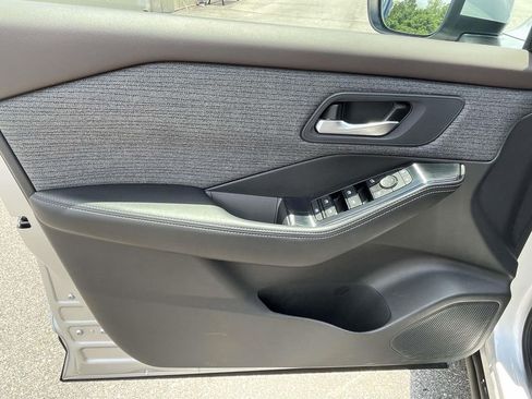 Used 2023 Nissan Rogue SV FWD image 17
