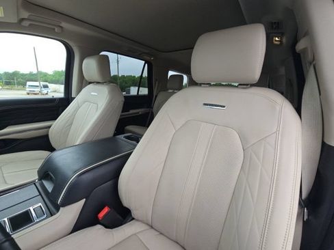 Used 2023 Ford Expedition Platinum RWD image 26