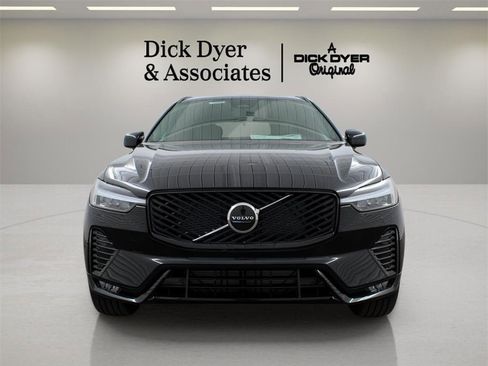 New 2026 Volvo XC60 B5 Core w/ Protection Package Premier image 9