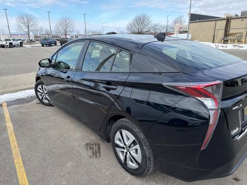 Used 2018 Toyota Prius Two image 6