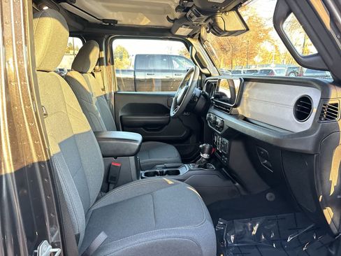 Used 2024 Jeep Wrangler Sport S w/ Convenience Group image 7