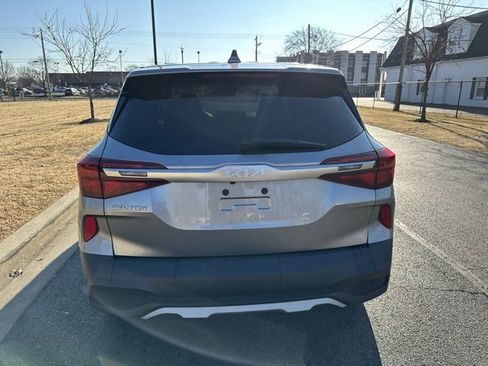 Certified 2022 Kia Seltos LX image 18