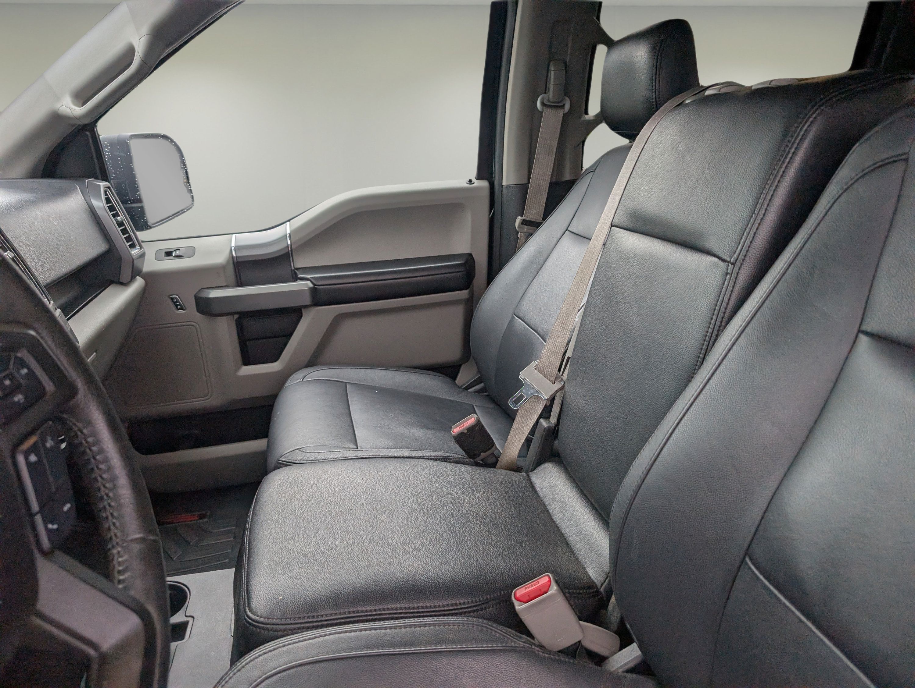 Used 2016 Ford F150 XLT w/ Equipment Group 302A Luxury AWD/4WD image 11