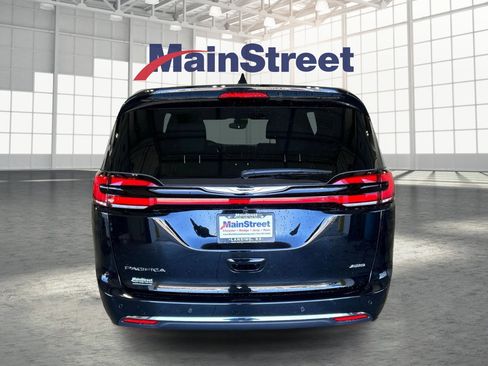 New 2026 Chrysler Pacifica Select image 4