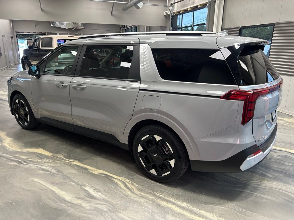 Used 2025 Kia Carnival EX FWD image 38
