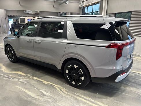 Used 2025 Kia Carnival EX FWD image 38