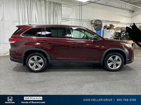 Used 2019 Toyota Highlander XLE AWD/4WD image 9