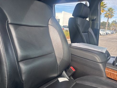 Used 2020 Chevrolet Suburban Premier w/ Premier 6.2L Value Package image 31