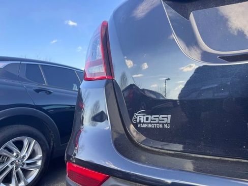 Used 2022 Buick Encore Preferred w/ Safety Package II image 9