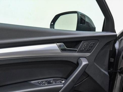 Certified 2025 Audi Q5 2.0T Premium w/ Convenience Plus Package image 19