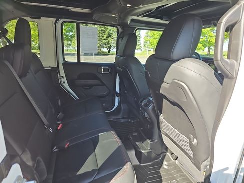 Used 2026 Jeep Wrangler Unlimited Rubicon AWD/4WD image 16