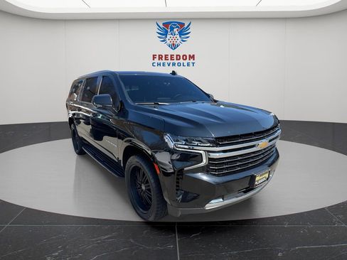 Used 2023 Chevrolet Suburban LT image 7