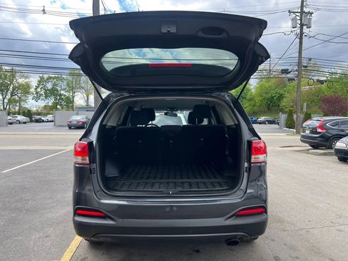 Used 2016 Kia Sorento FWD image 9