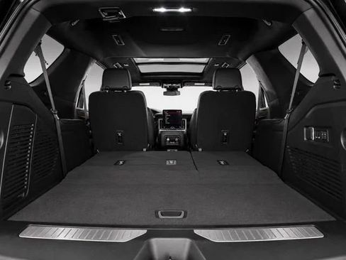 Used 2026 GMC Yukon Denali w/ Sun & Power Step Package AWD/4WD image 10