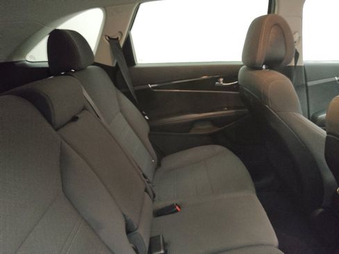 Used 2016 Kia Sorento LX w/ LX Convenience Package image 19