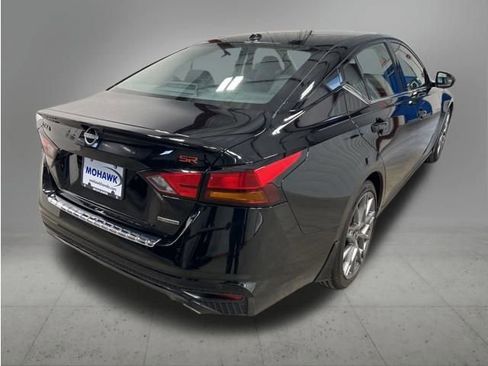 Used 2023 Nissan Altima 2.0 SR FWD image 5